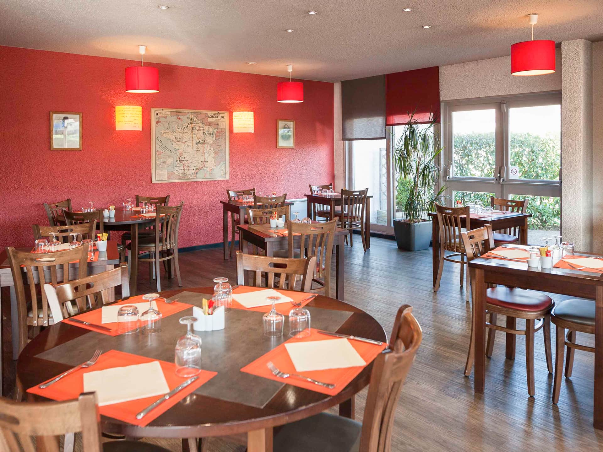 ibis Moulins South