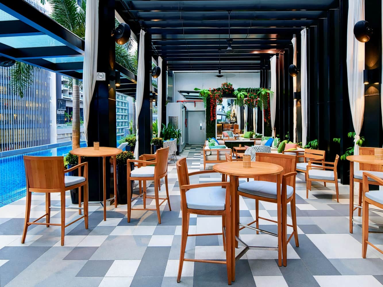 SO/ Singapore