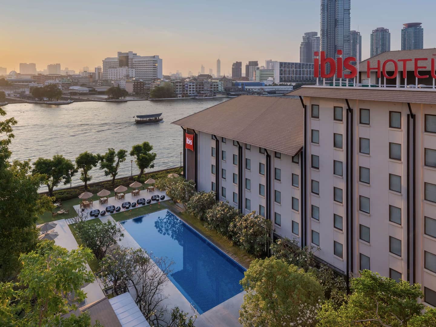 ibis Bangkok Riverside