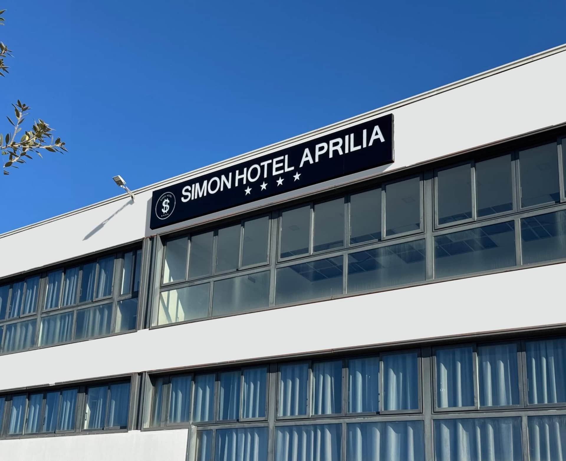 Simon Hotel Aprilia