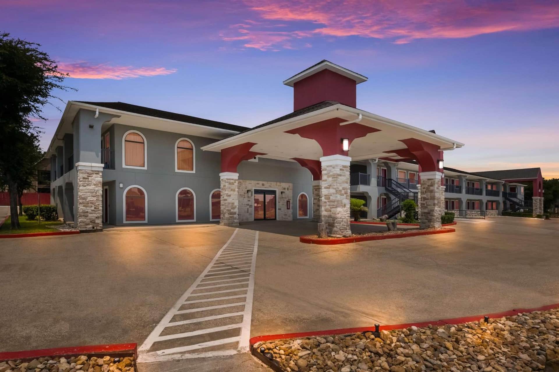Huntsville Inn & Suites
