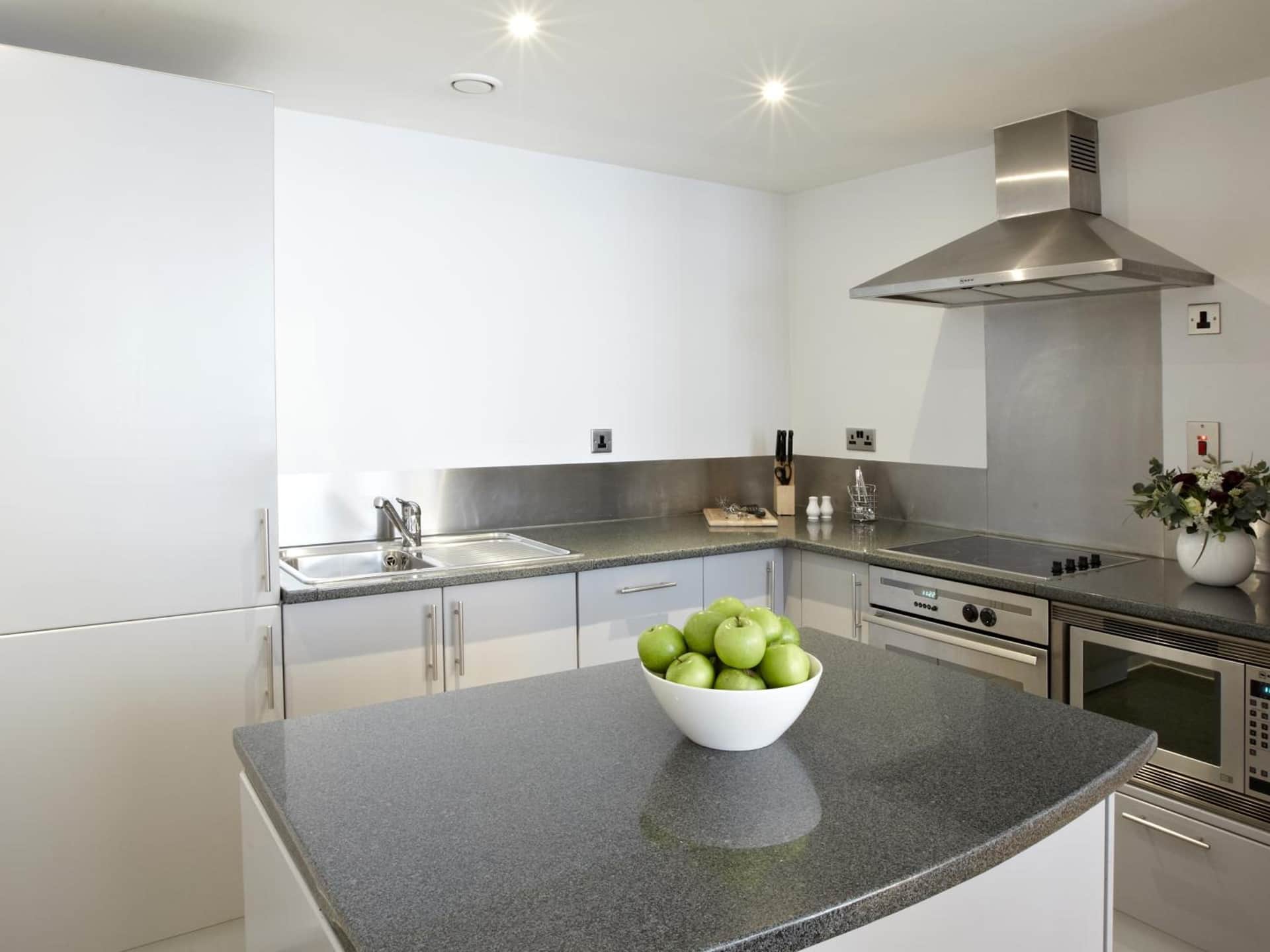196 Bishopsgate Apartments by DMONTRIO