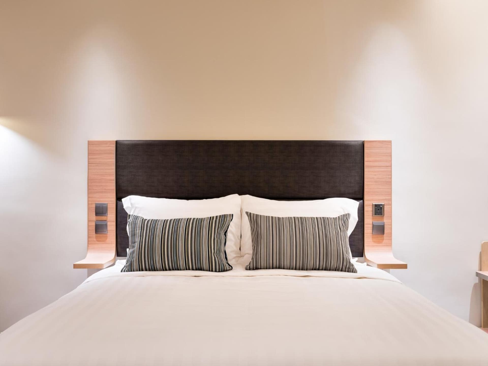 君立酒店 ( Camlux Hotel )