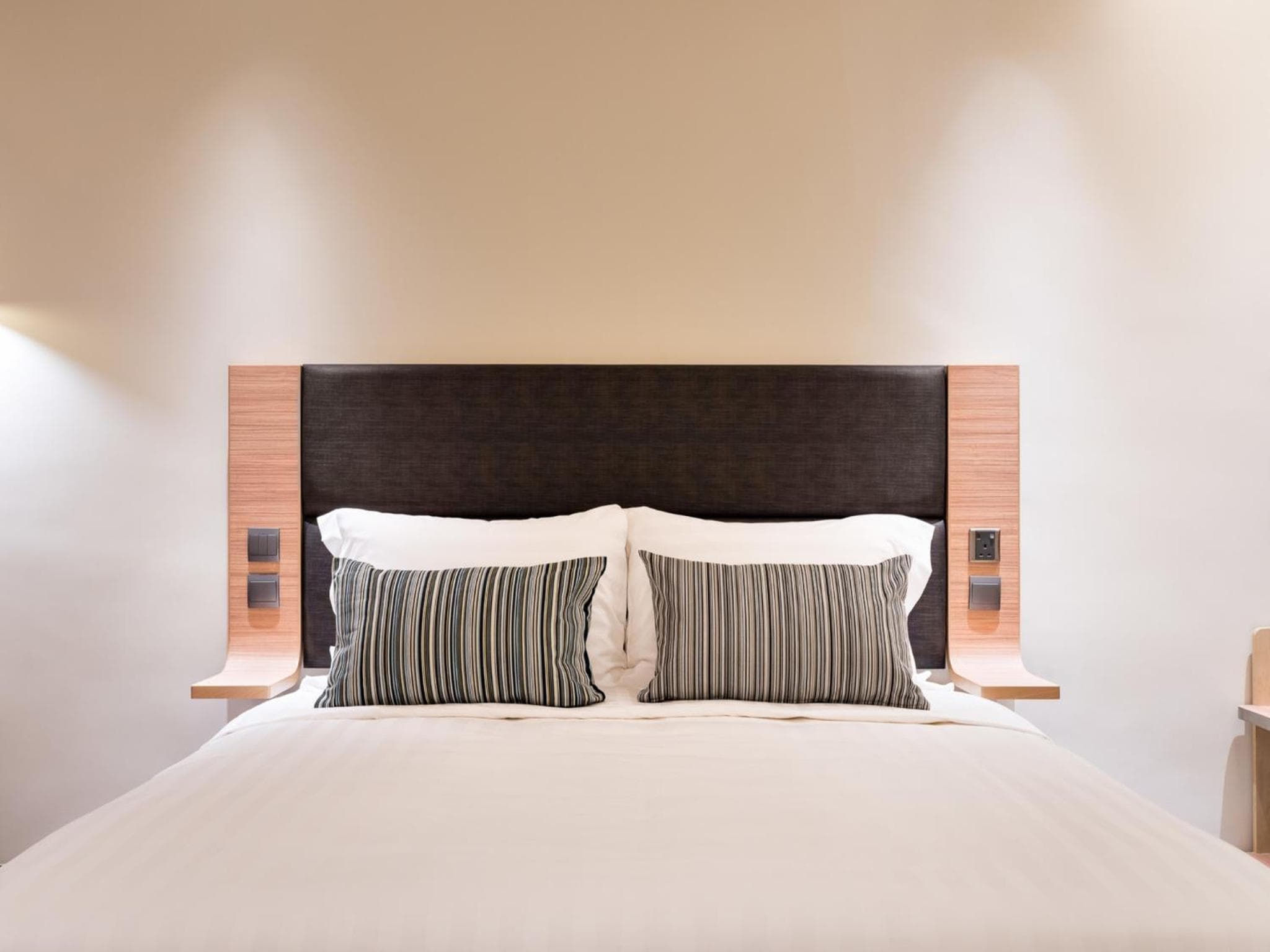 君立酒店 ( Camlux Hotel )