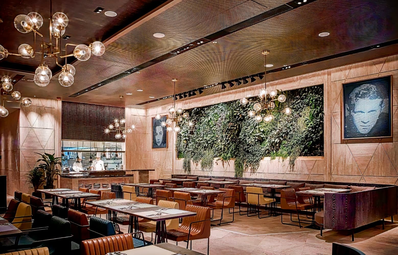 英皇駿景酒店 ( The Emperor Hotel )