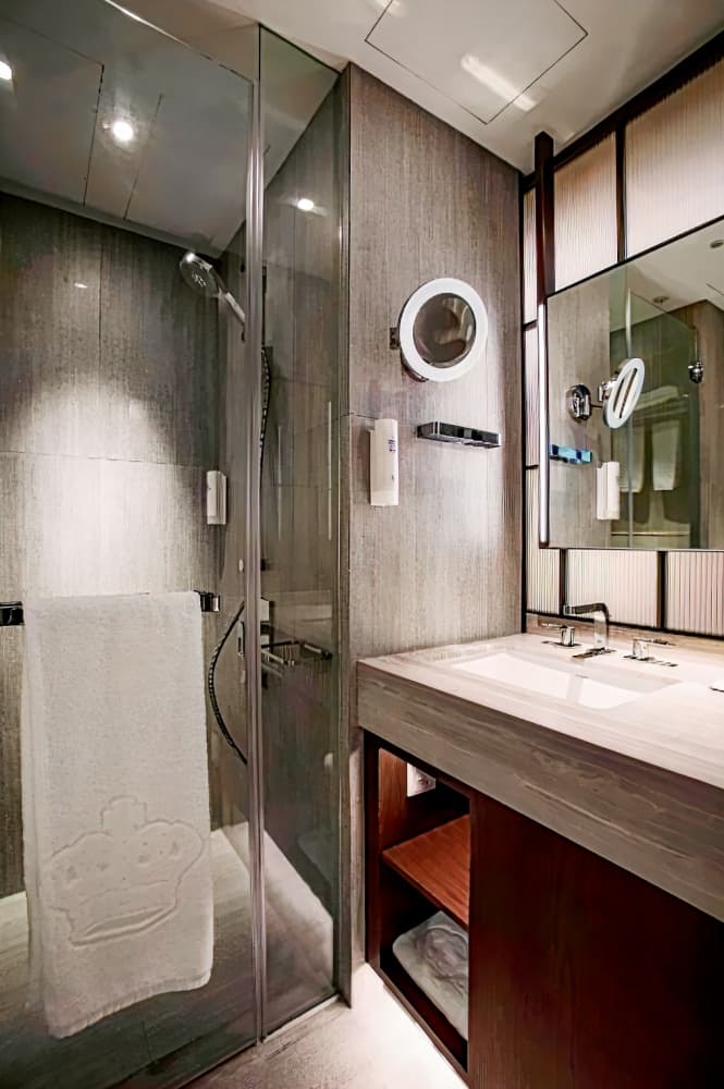 英皇駿景酒店 ( The Emperor Hotel )