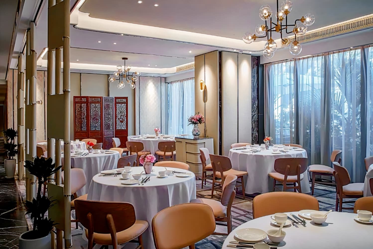 英皇駿景酒店 ( The Emperor Hotel )