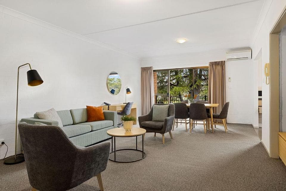 Oxley Court Apartments