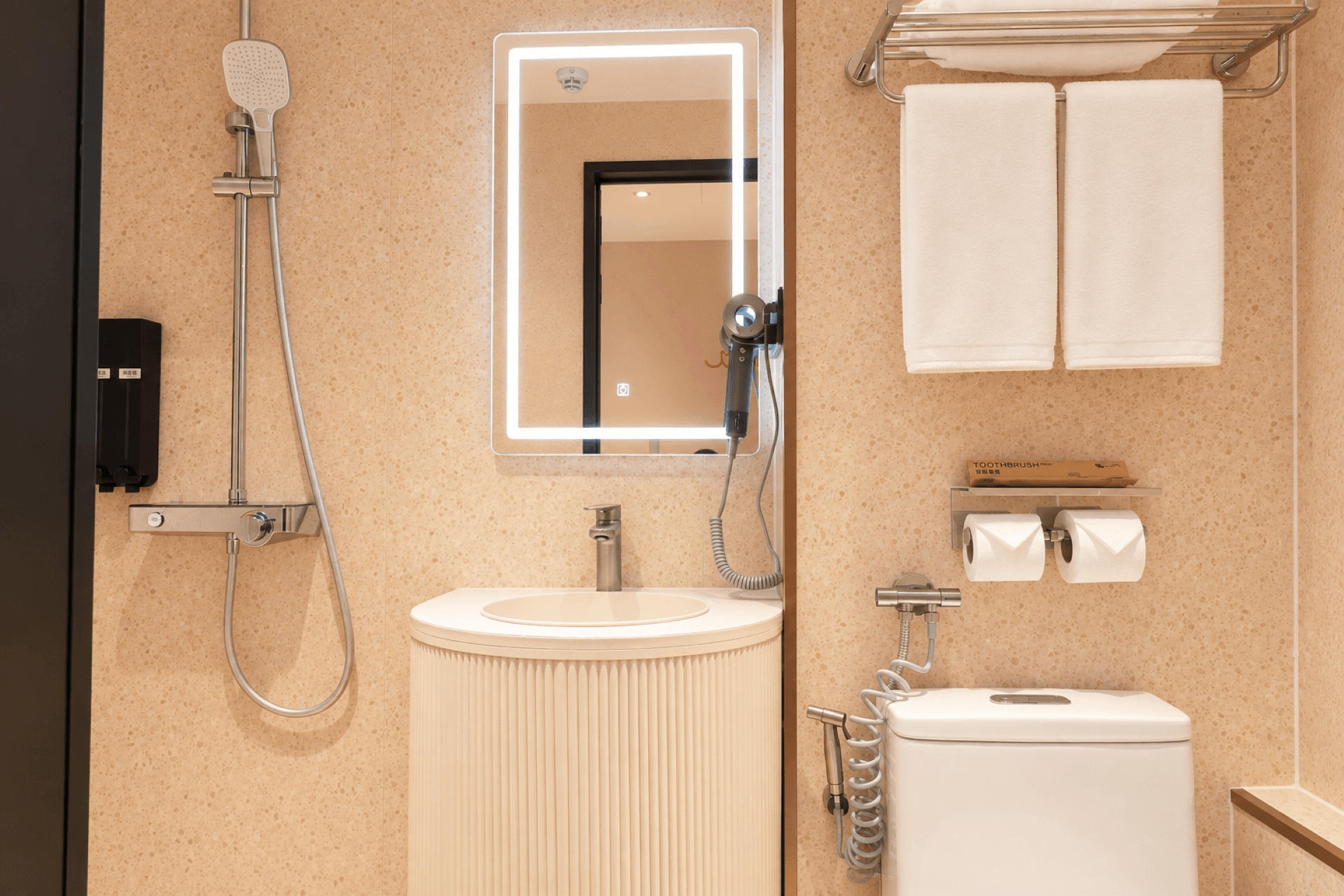 A Hotel Farrer Park - Newly Renovated