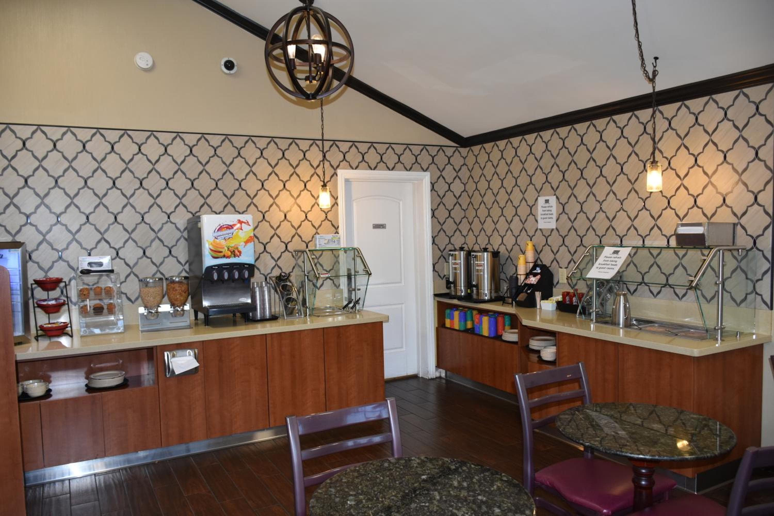 Dynasty Suites Redlands