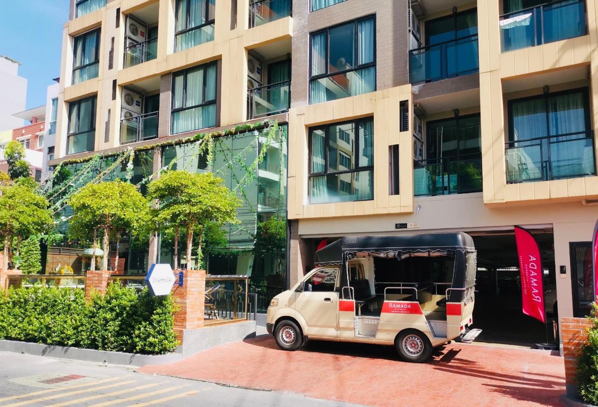 Ramada Tenn Ekamai