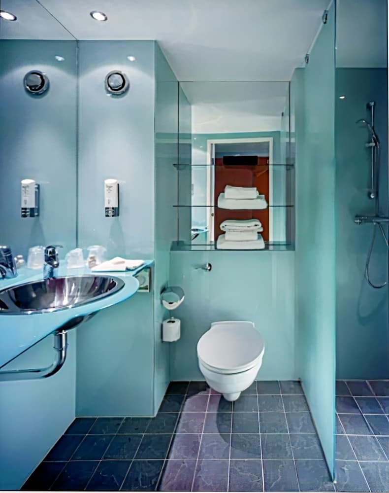 Holiday Inn London West