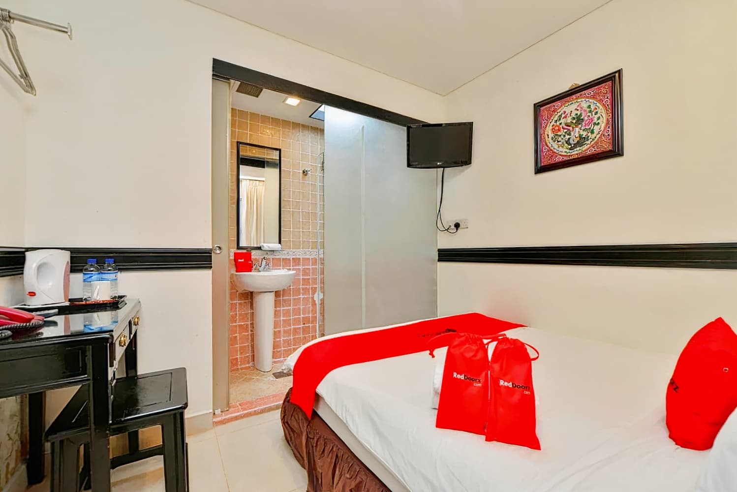 RedDoorz near Marine Parade Central