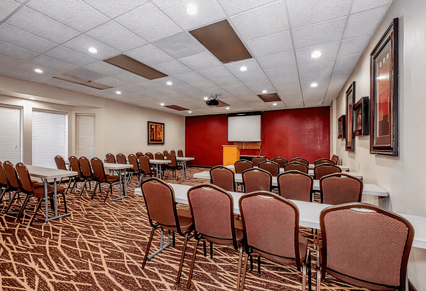Red Roof Plus & Suites Knoxville West - Cedar Bluff