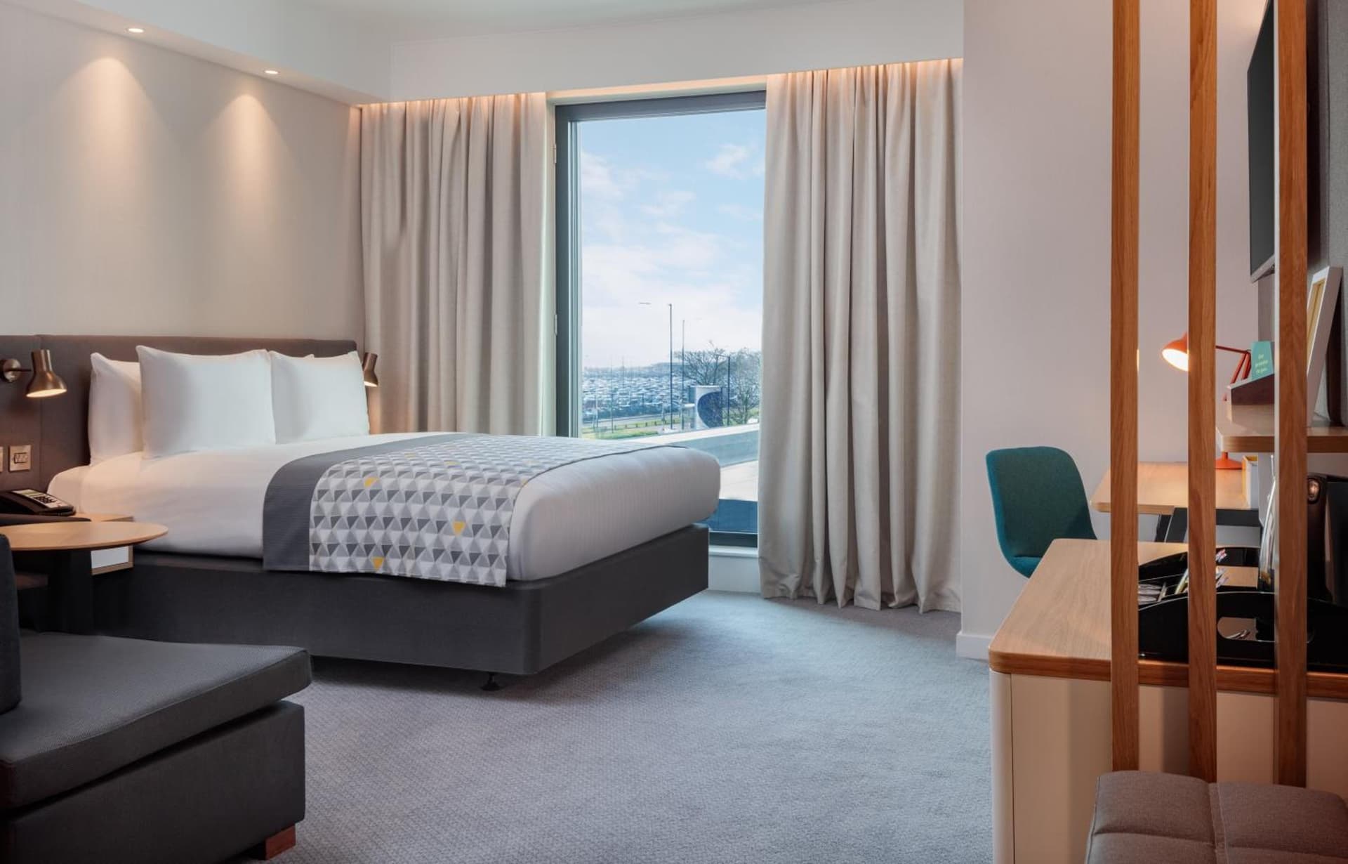 Holiday Inn London Heathrow - Bath Road by IHG