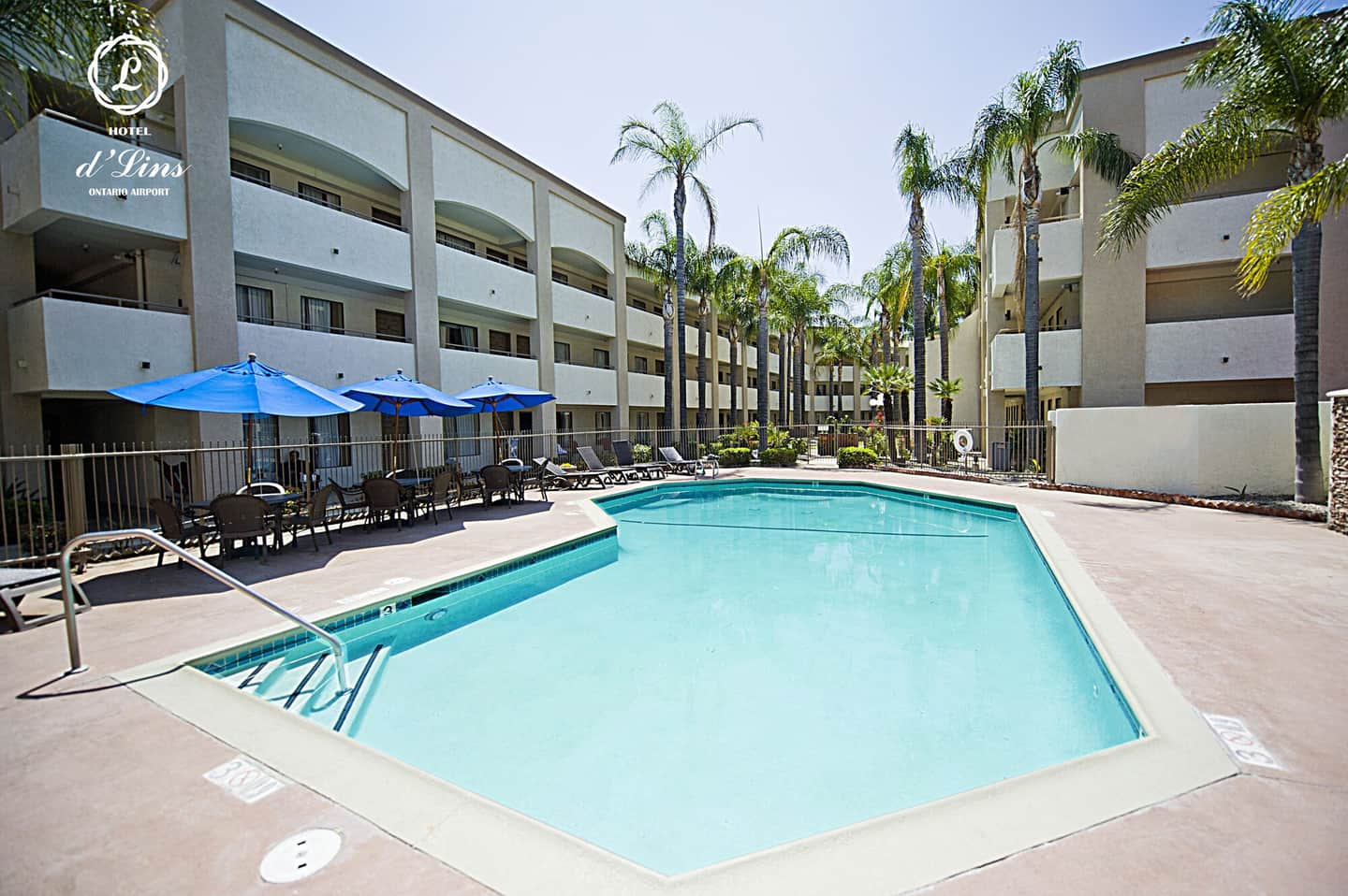 Hotel d’Lins Ontario Airport