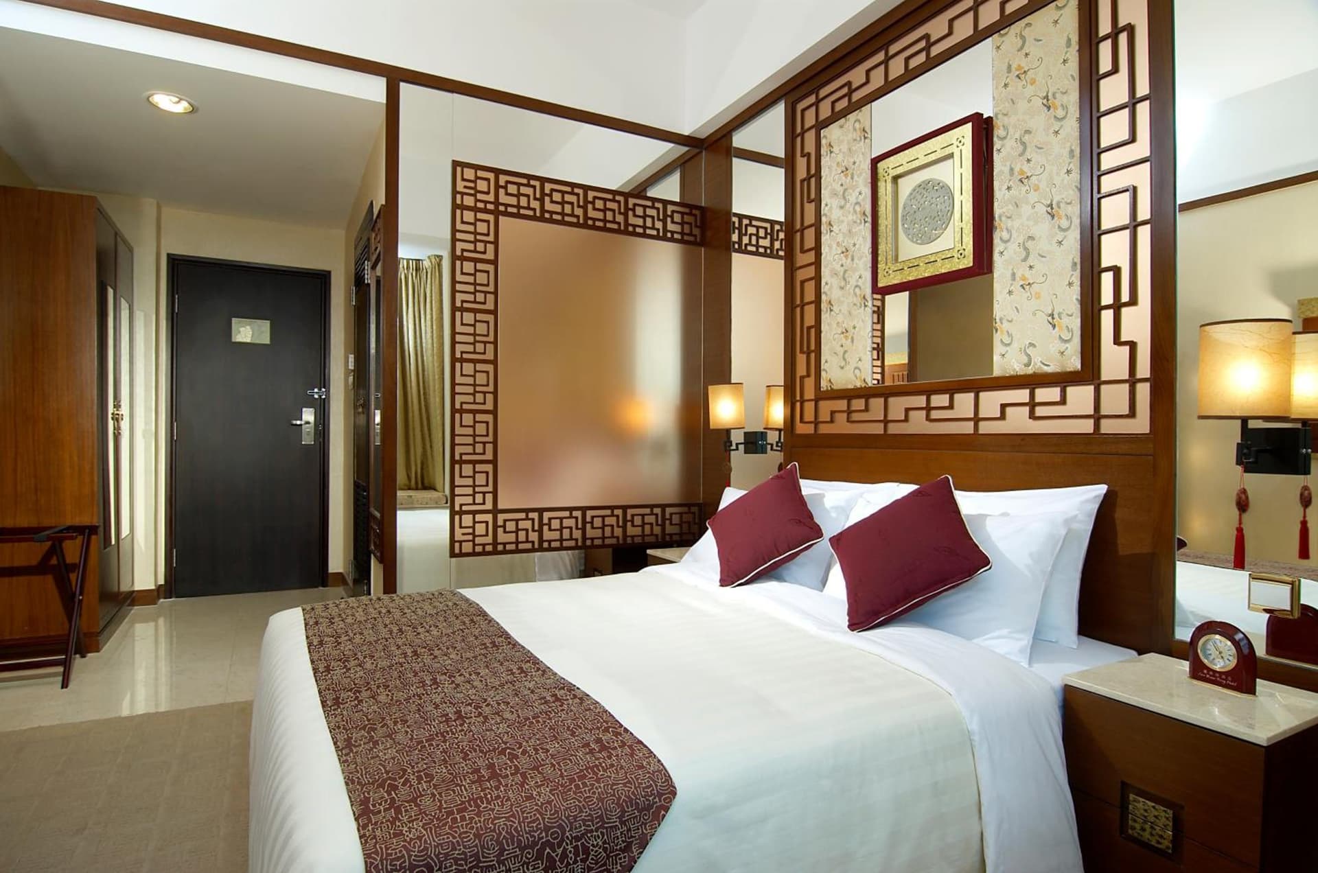 蘭桂坊酒店(九如坊) Lan Kwai Fong Hotel @ Kau U Fong