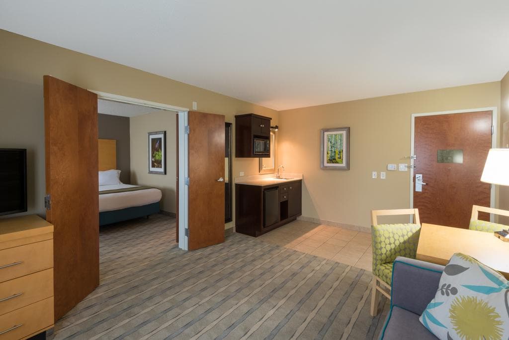 Holiday Inn Express & Suites Wheat Ridge-Denver West