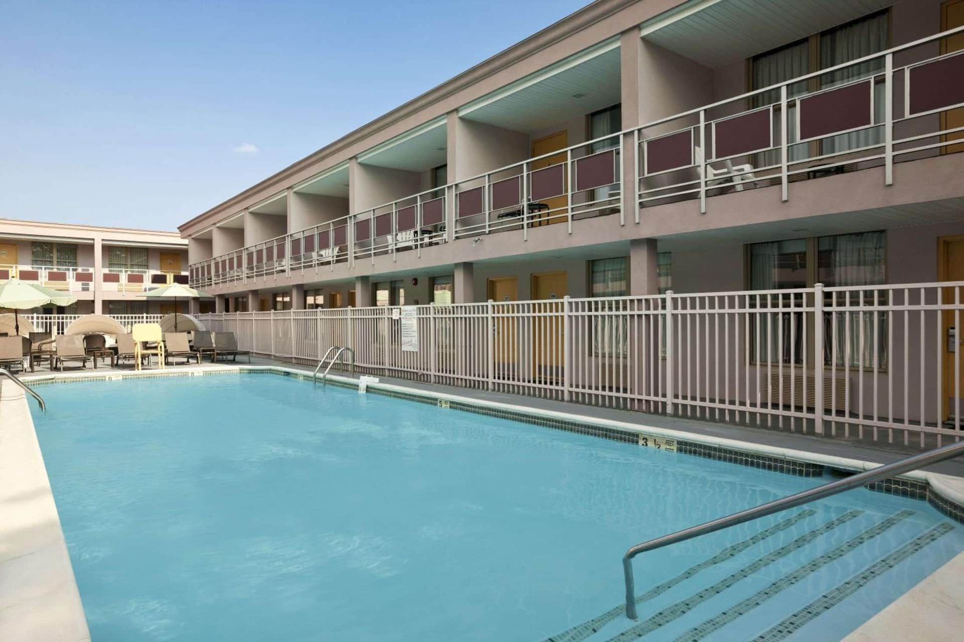 Ramada by Wyndham Rockville Centre