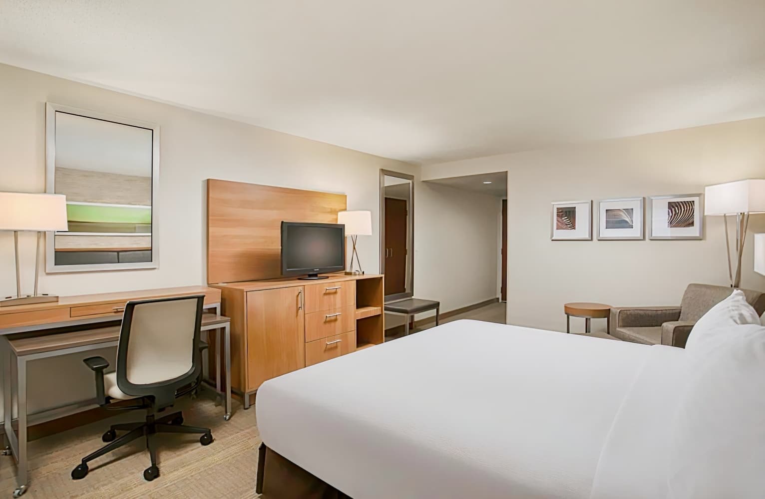 Holiday Inn Grand Rapids Airport