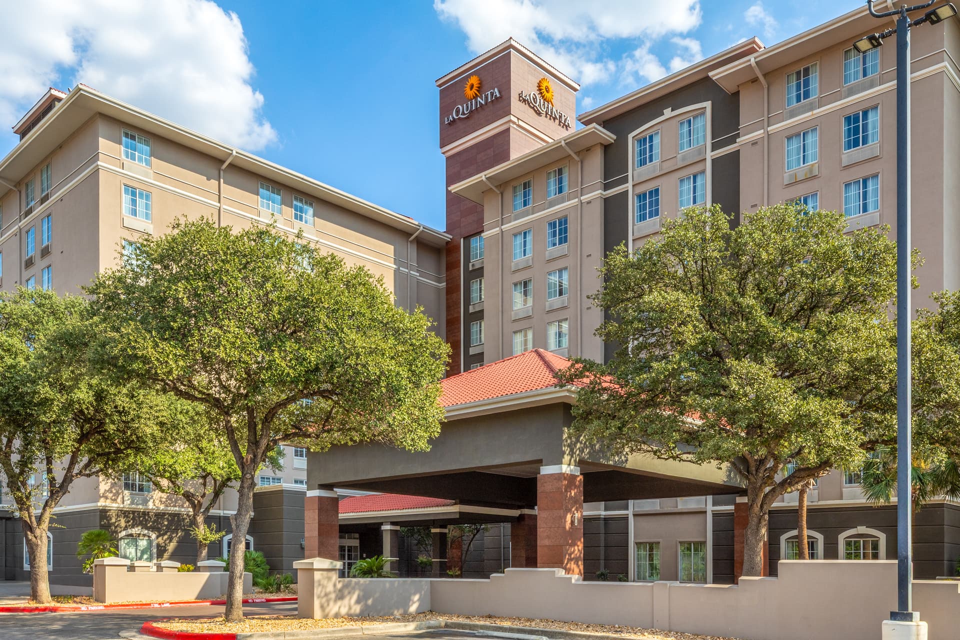 La Quinta Inn & Suites by Wyndham San Antonio Airport
