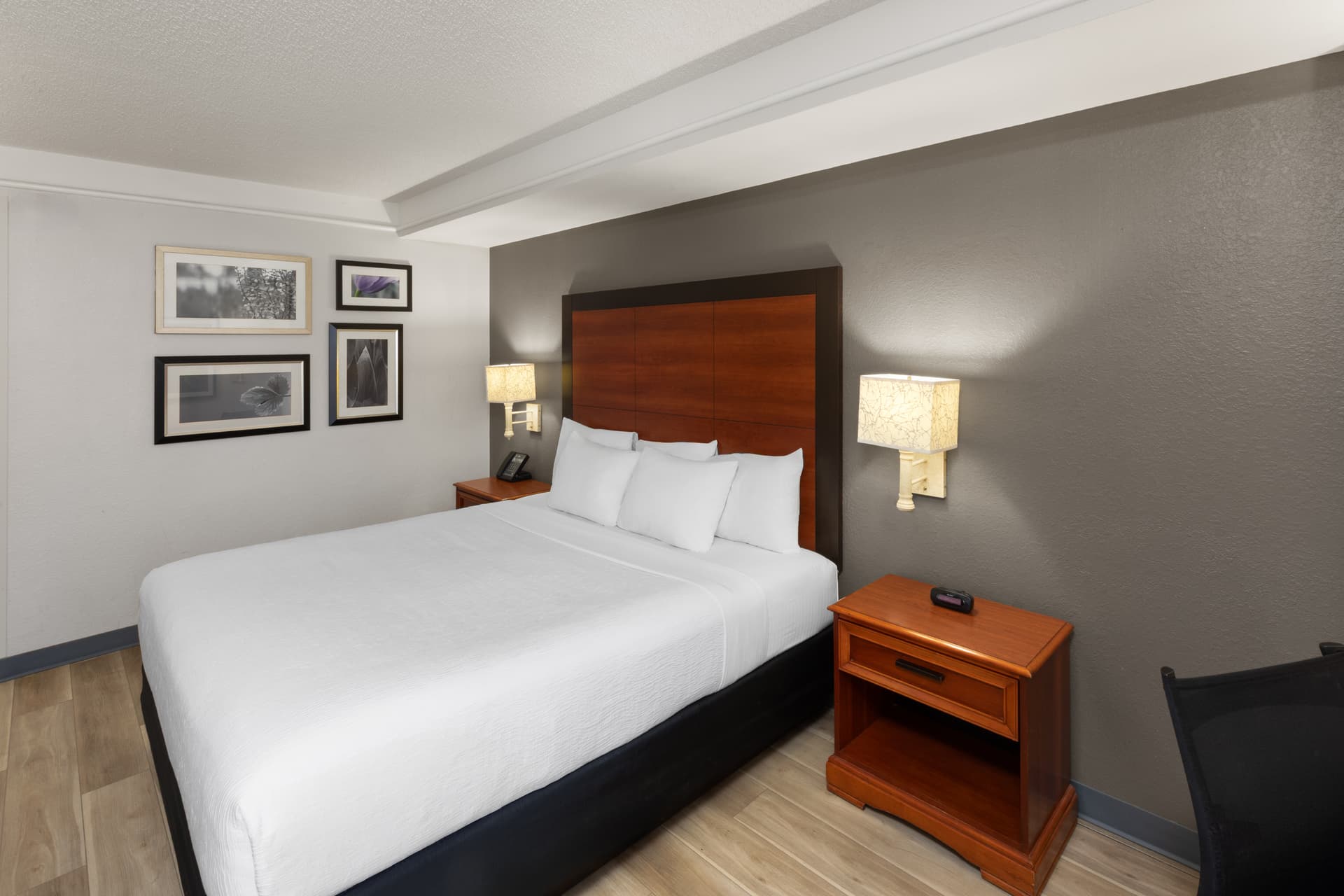La Quinta Inn & Suites by Wyndham San Antonio Airport