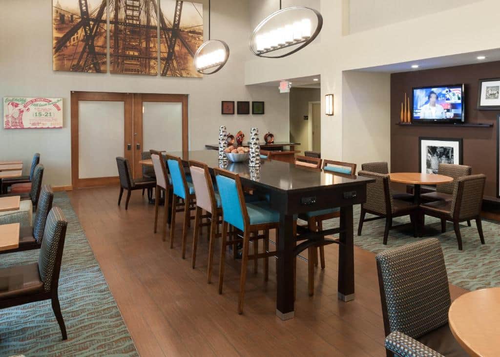 Hampton Inn & Suites St. Louis @ Forest Park