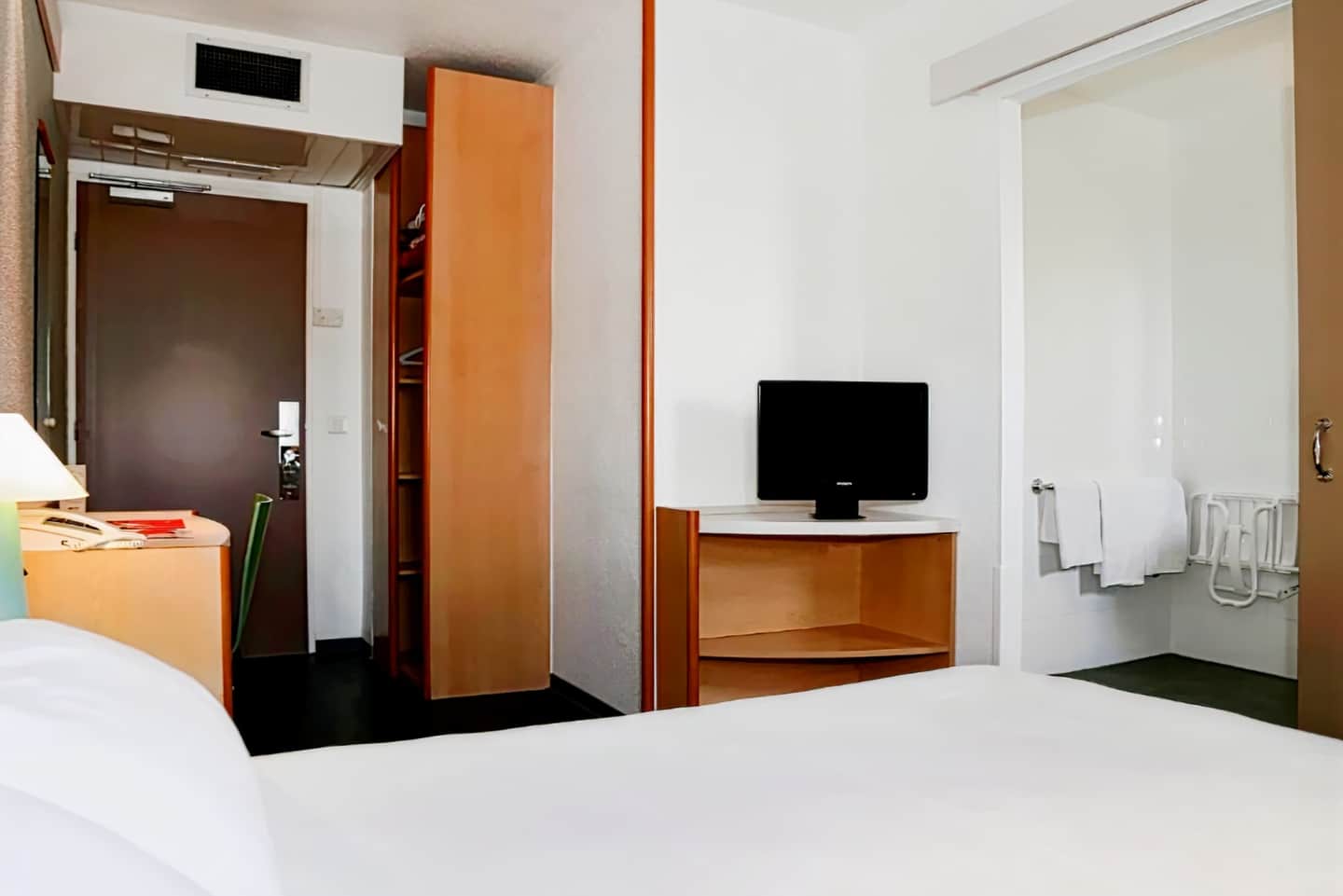 ibis Orange Centre Échangeur A7 A9