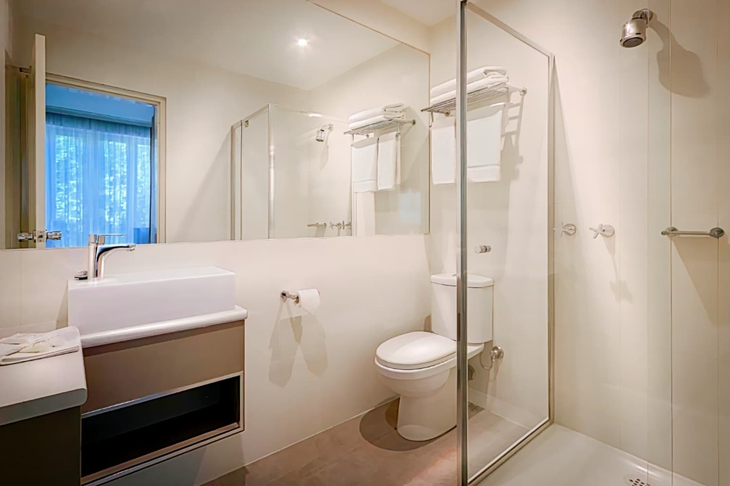 Best Western Plus Travel Inn Hotel