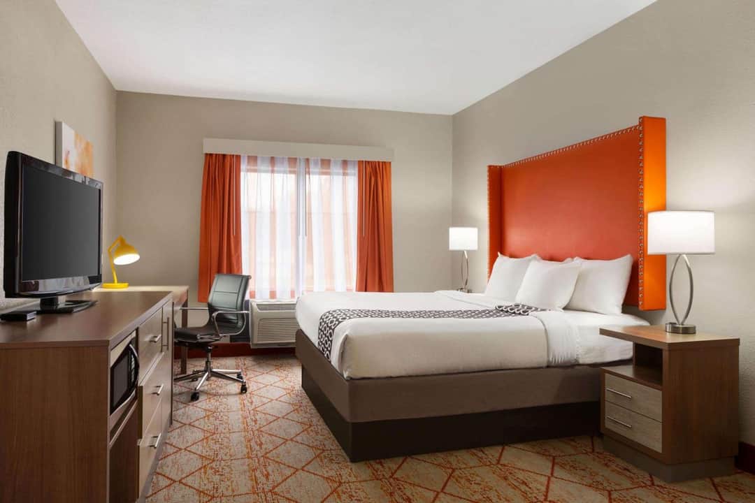 La Quinta Inn & Suites by Wyndham Lackawanna