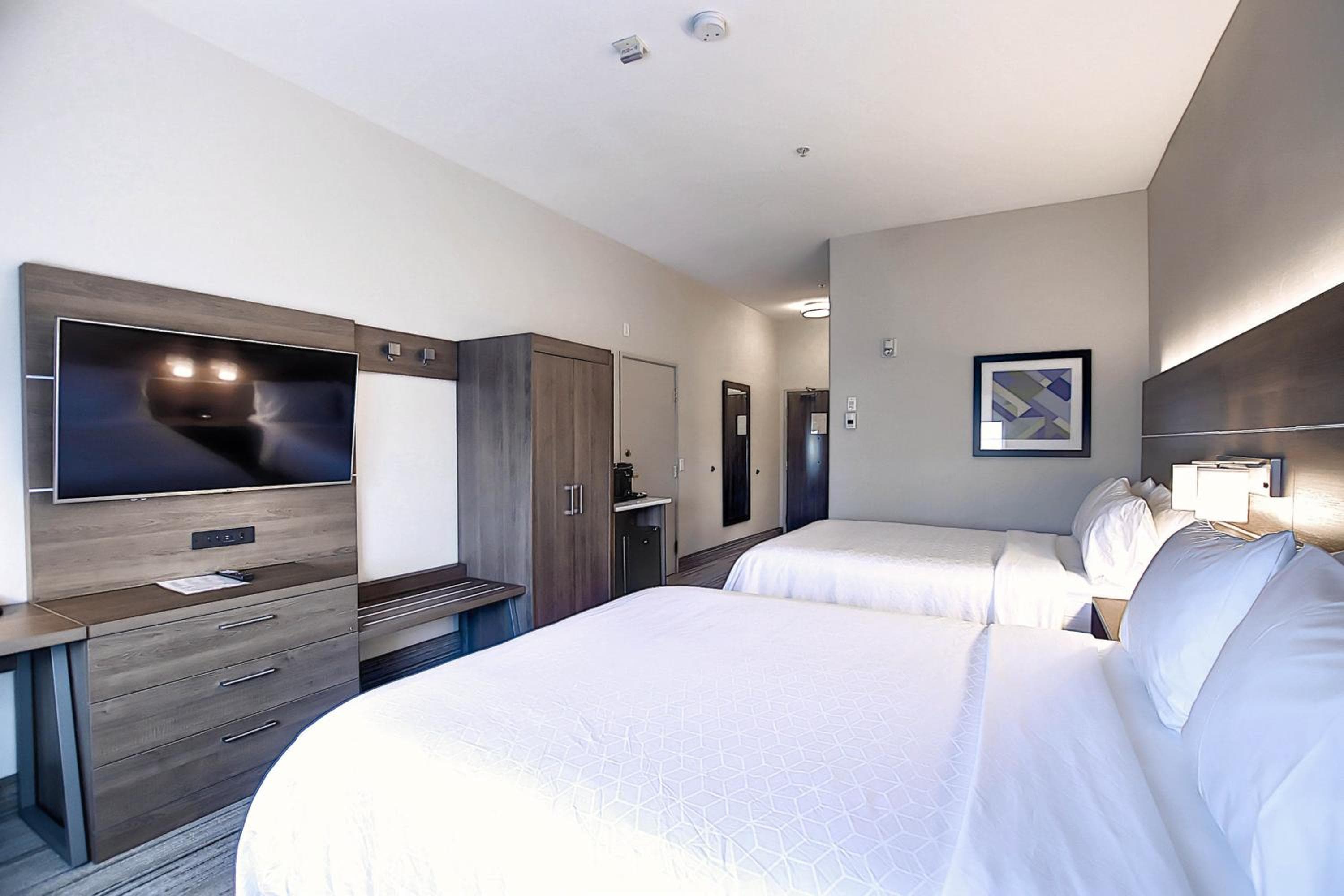 Holiday Inn Express & Suites Airport Calgary