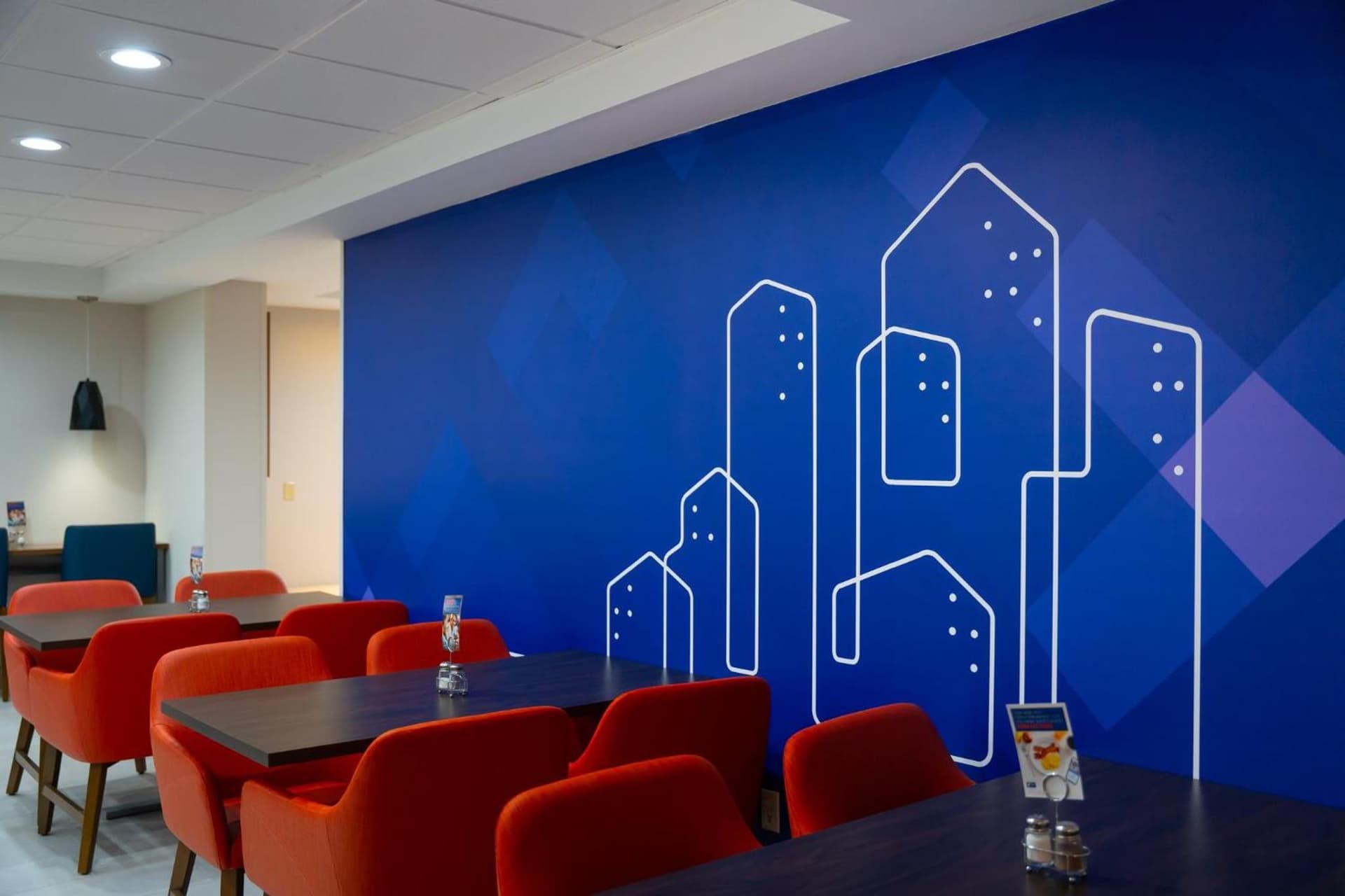 Holiday Inn Express & Suites West Chester by IHG