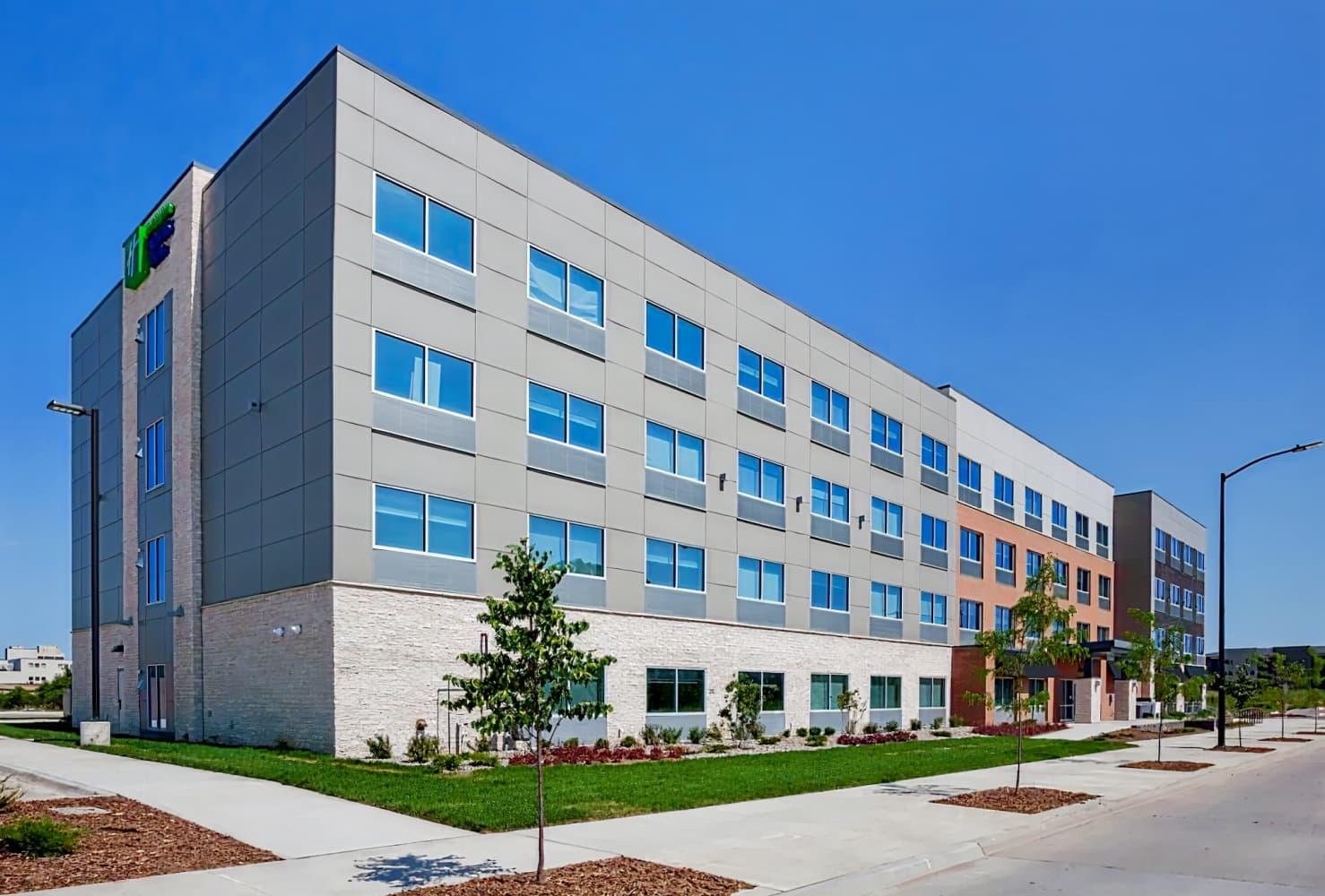 Holiday Inn Express and Suites Des Moines Downtown