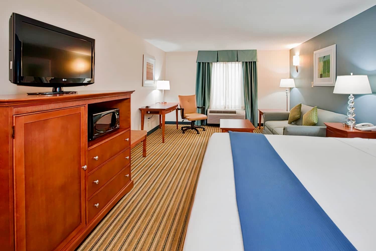 Holiday Inn Express North Fredericksburg