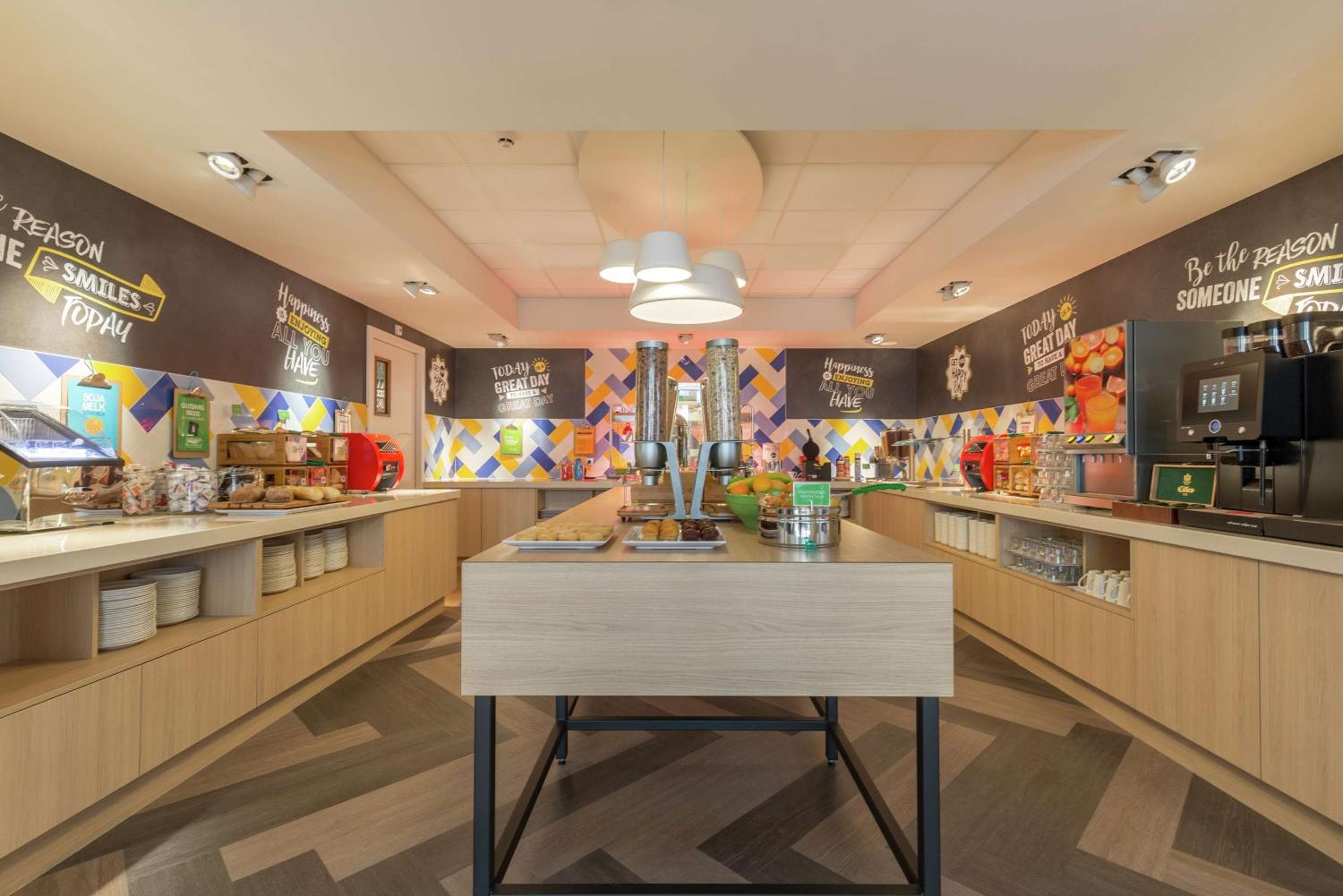 Hampton by Hilton Antwerp Central Station