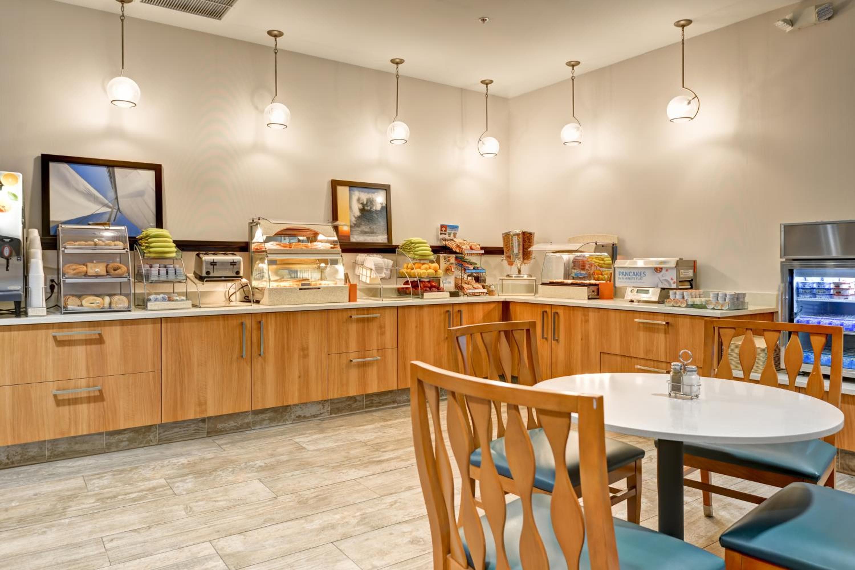 Holiday Inn Express Newport Beach, an IHG Hotel