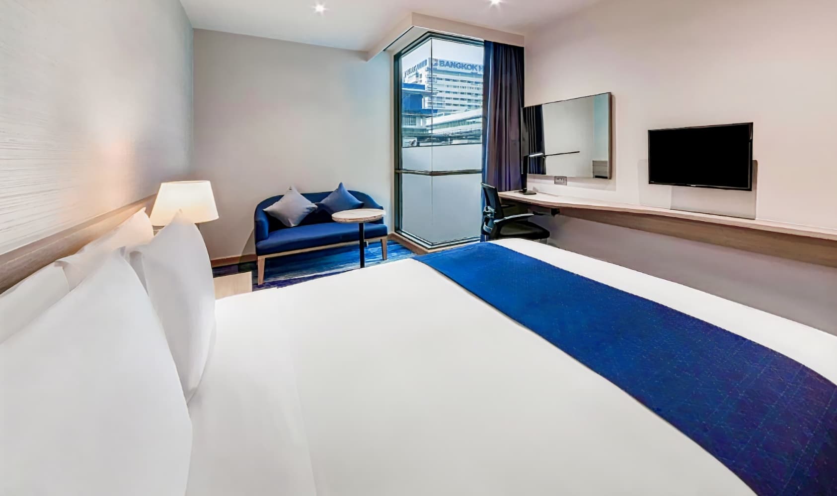 Holiday Inn Express Bangkok Soi Soonvijai, an IHG Hotel