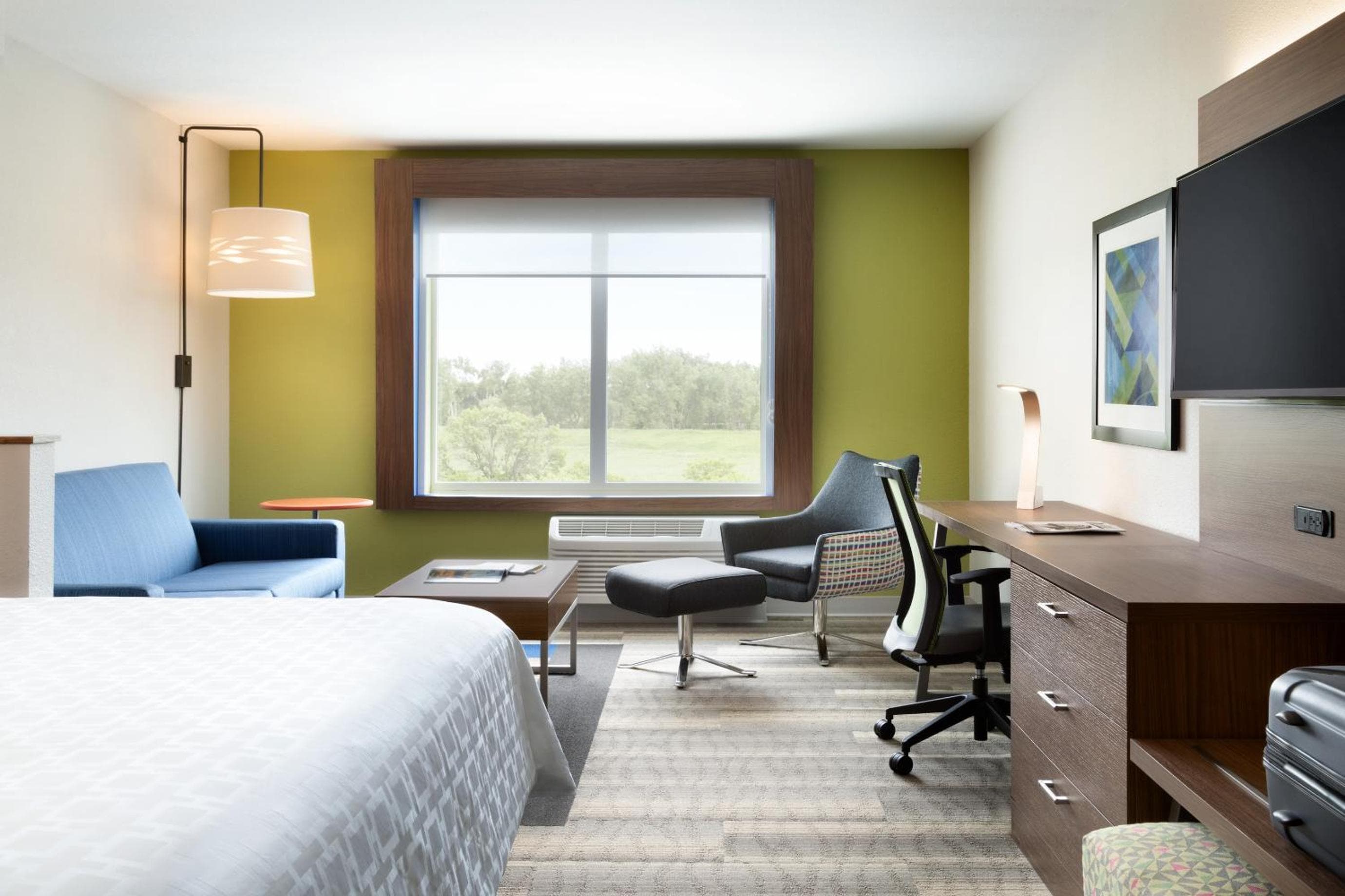 Holiday Inn Express & Suites Calgary Airport Trail NE