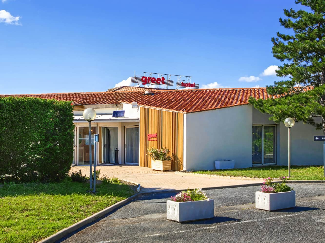 greet Hotel Castres Saix