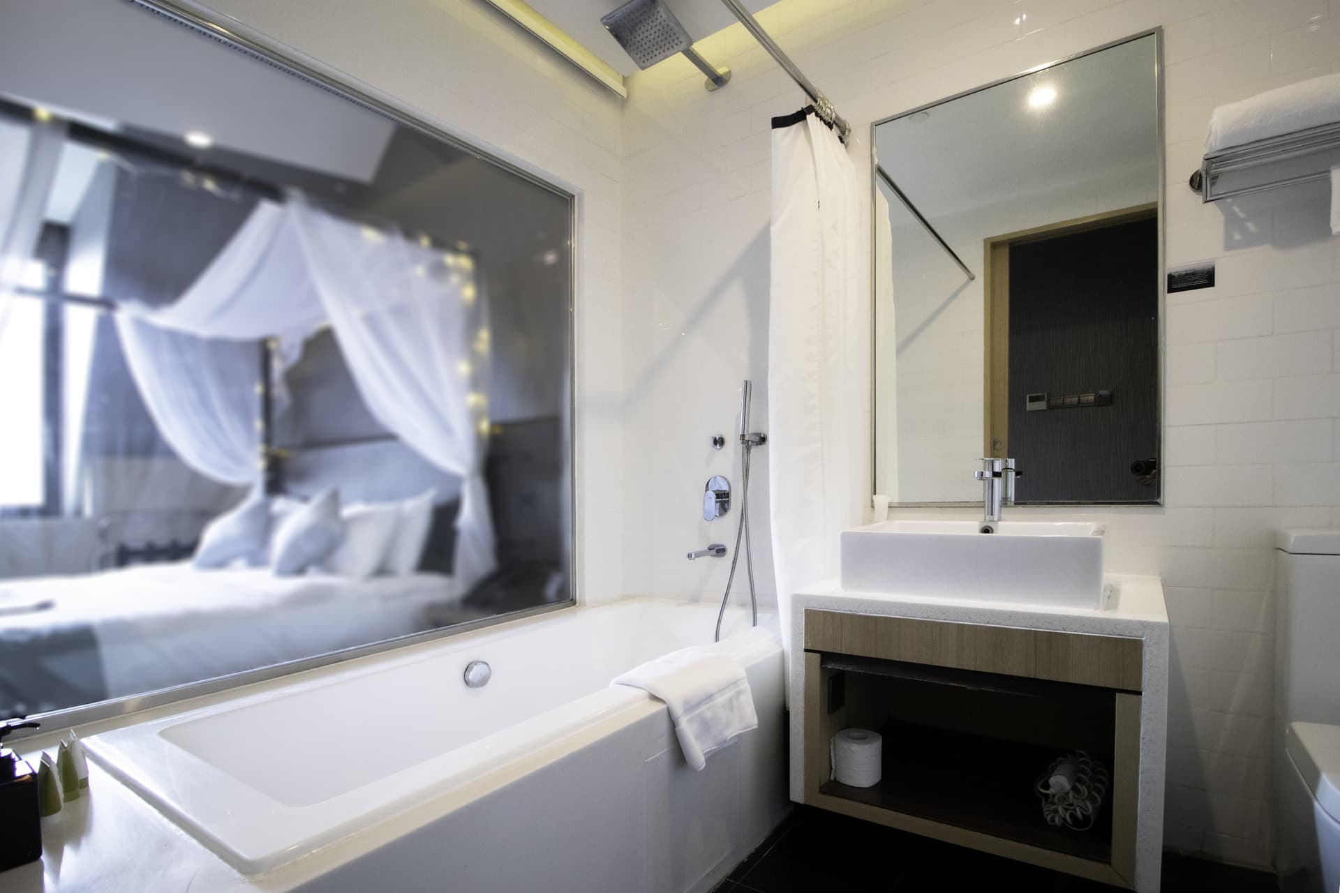 Hotel NuVe Stellar (formerly Aqueen Kitchener)