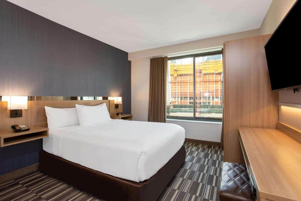 Microtel by Wyndham Long Island City