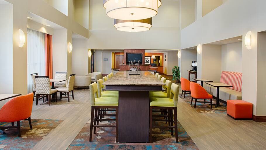 Hampton Inn & Suites Lancaster