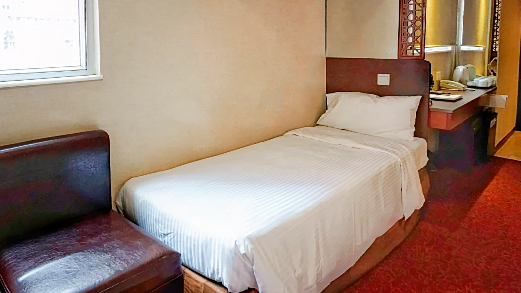 東方泛達酒店 ( Oriental Lander Hotel )