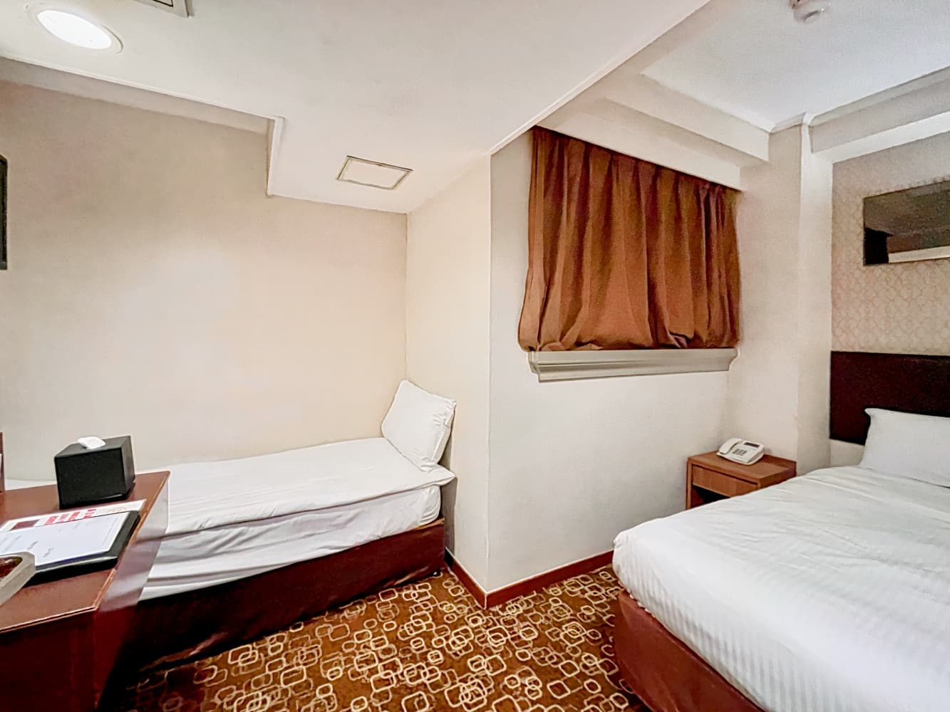 泛達太子軒 ( Lander Inn )