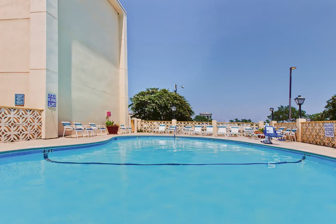 La Quinta Inn & Suites by Wyndham Charleston Riverview