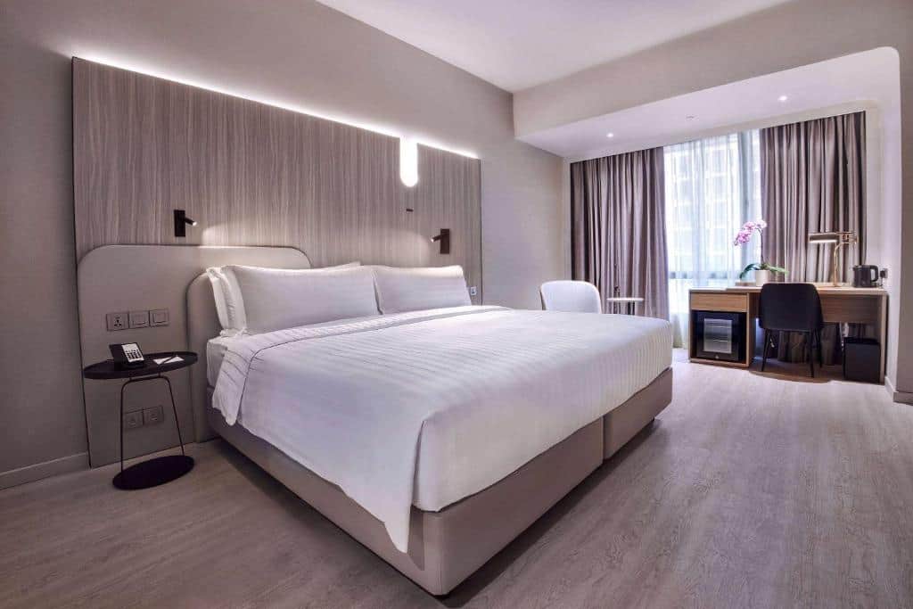 Peninsular Excelsior Hotel
