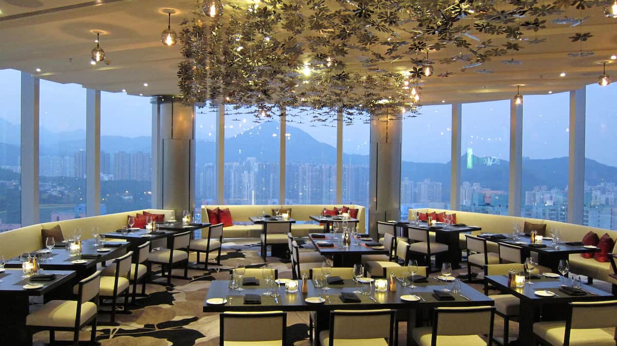 九龍東帝苑酒店 (前身:香港九龍東皇冠假日酒店)The Royal Garden Kowloon East