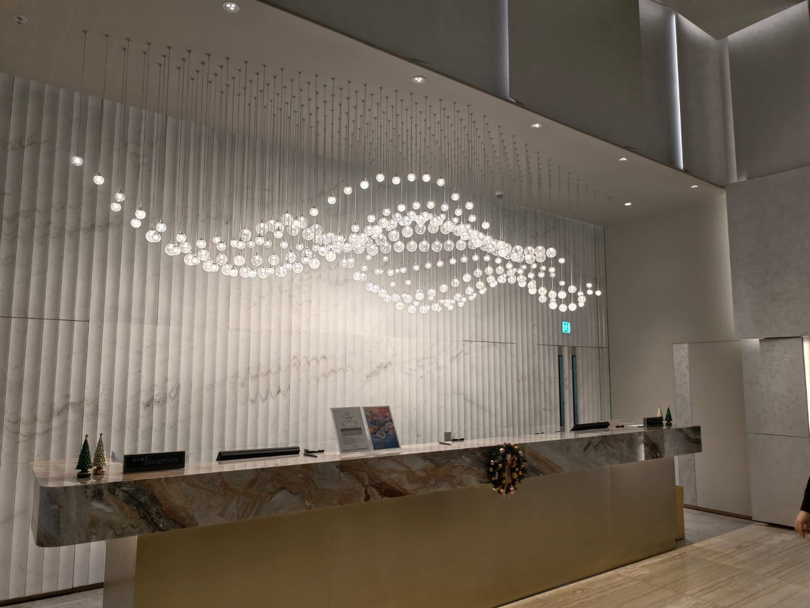 九龍東帝苑酒店 (前身:香港九龍東皇冠假日酒店)The Royal Garden Kowloon East