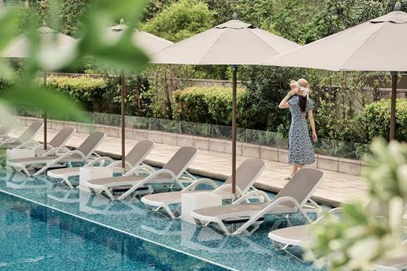 九龍東帝苑酒店 (前身:香港九龍東皇冠假日酒店)The Royal Garden Kowloon East