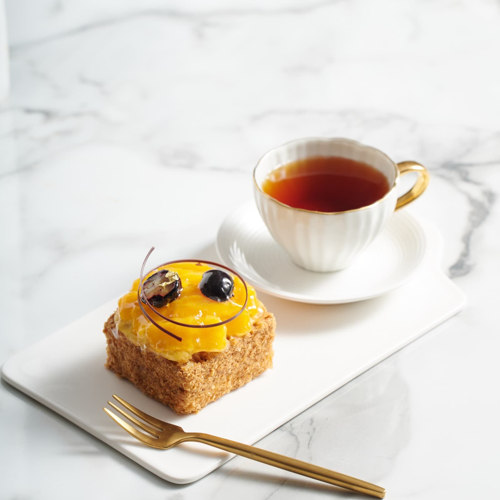 九龍東帝苑酒店 (前身:香港九龍東皇冠假日酒店)The Royal Garden Kowloon East